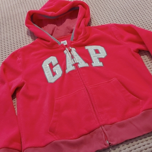 Girl's sweater.